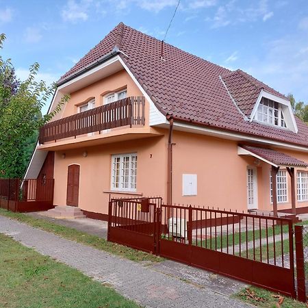 Holiday House Retro Szantod Ngoại thất bức ảnh